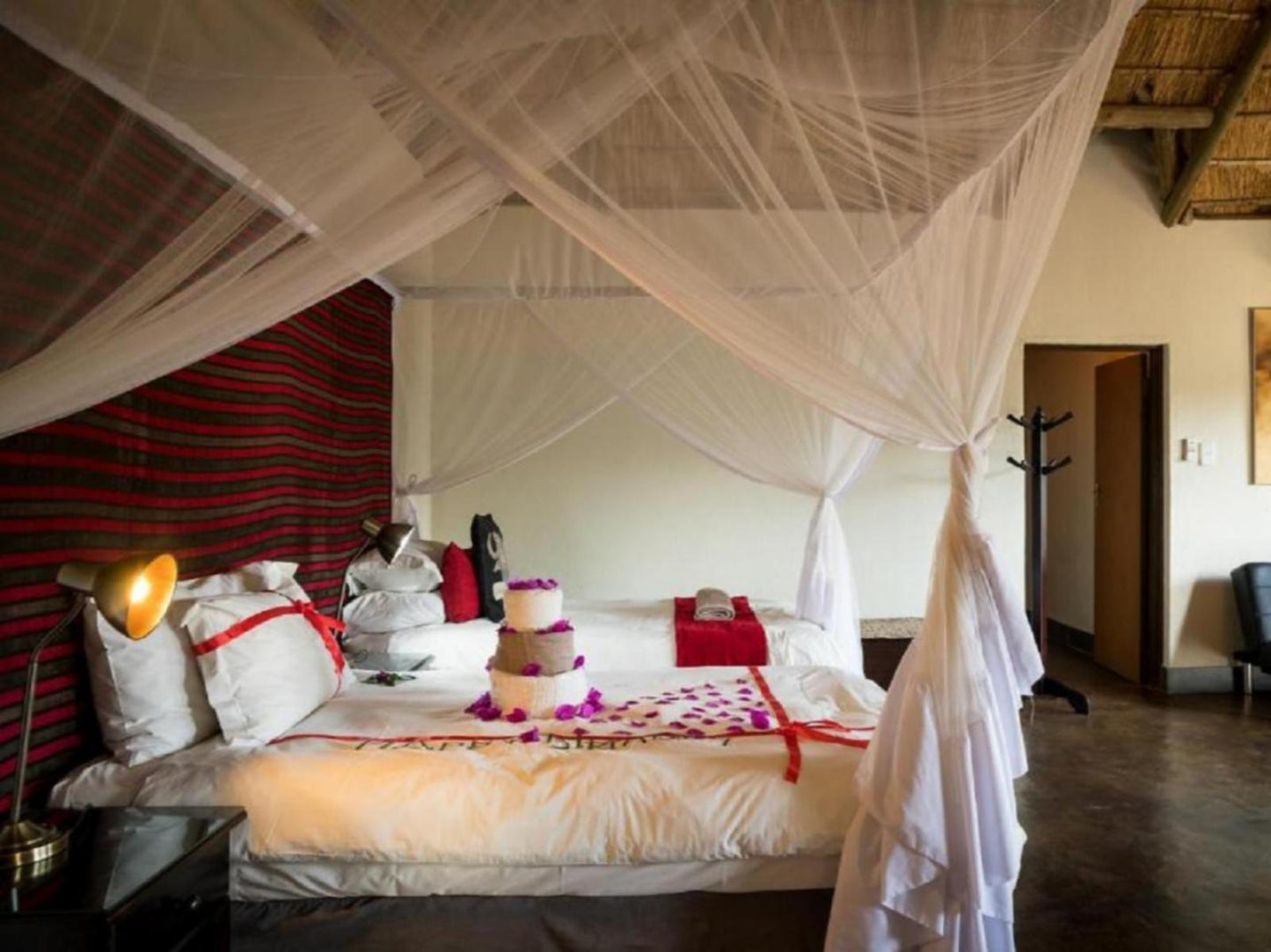 Buffalo Superior Suite @ Umkumbe Safari Lodge Riverside