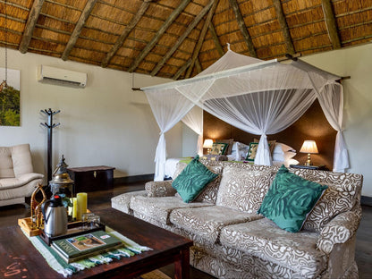 Giraffe Superior Suite @ Umkumbe Safari Lodge Riverside