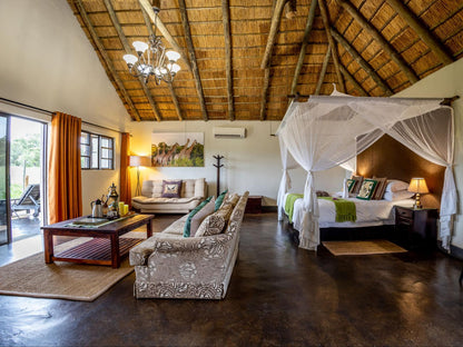 Giraffe Superior Suite @ Umkumbe Safari Lodge Riverside