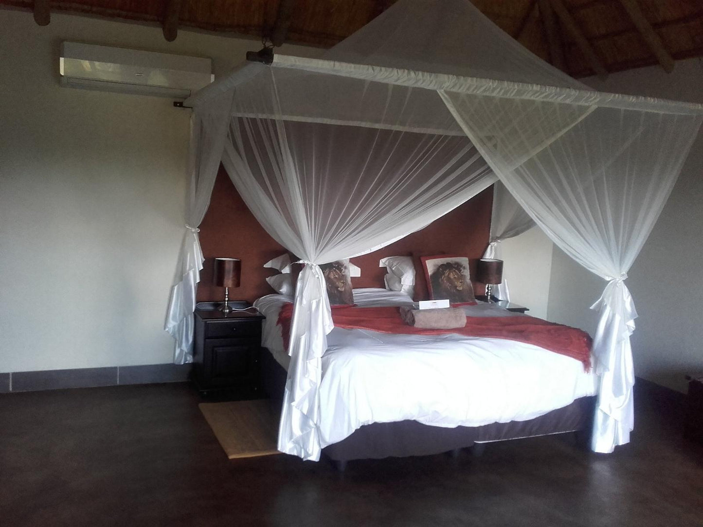 Lion Superior Suite @ Umkumbe Safari Lodge Riverside