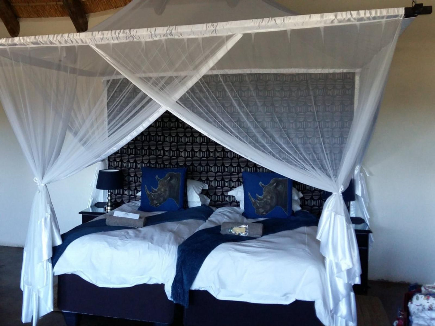 Rhino Superior Suite @ Umkumbe Safari Lodge Riverside