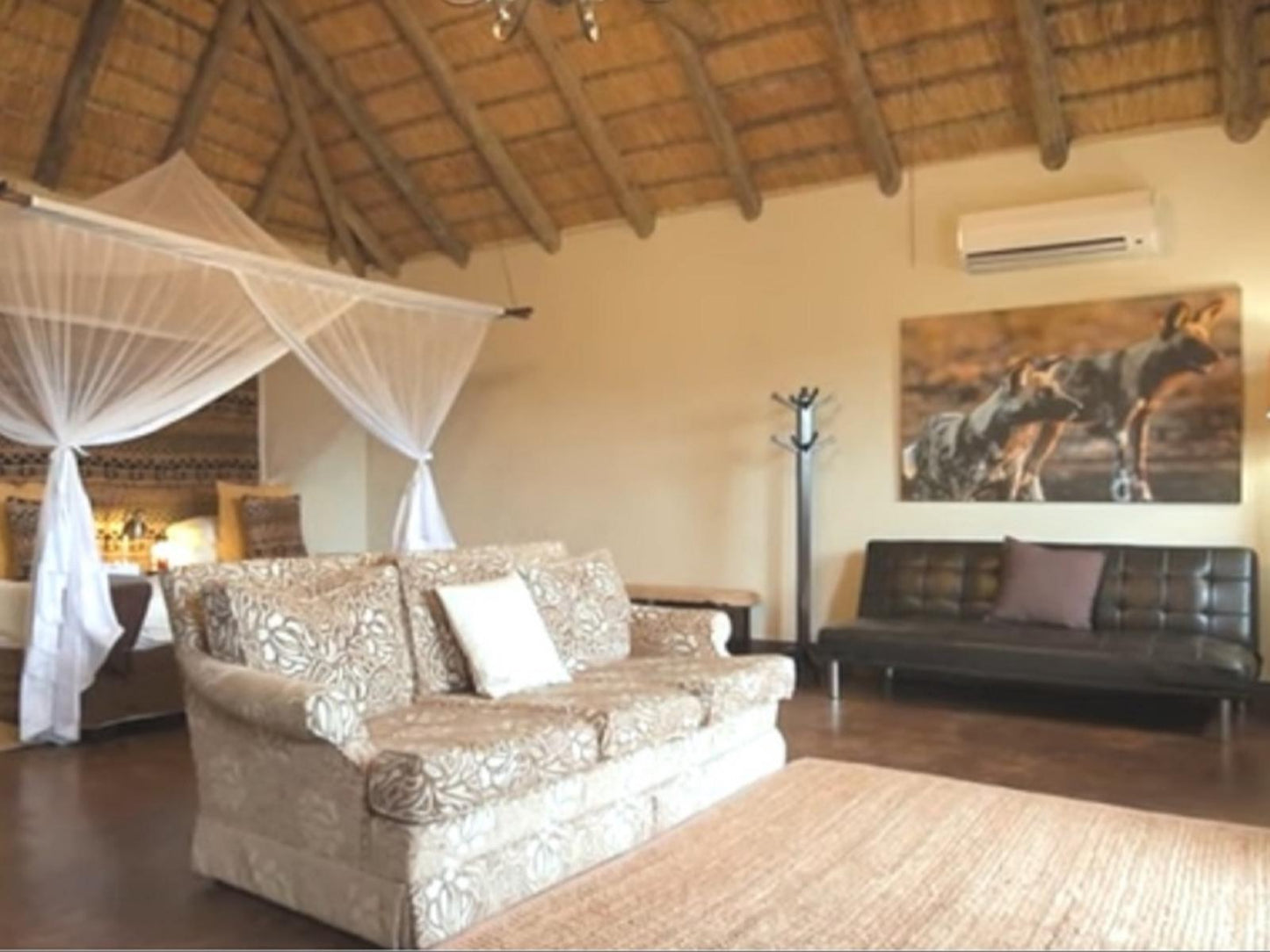 Wild Dog Superior Suite @ Umkumbe Safari Lodge Riverside