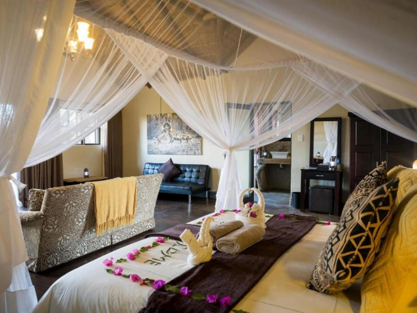 Wild Dog Superior Suite @ Umkumbe Safari Lodge Riverside