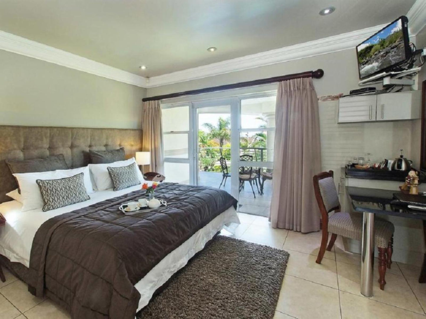 Deluxe Honeymoon Suite @ Ushaka Manor Guest House