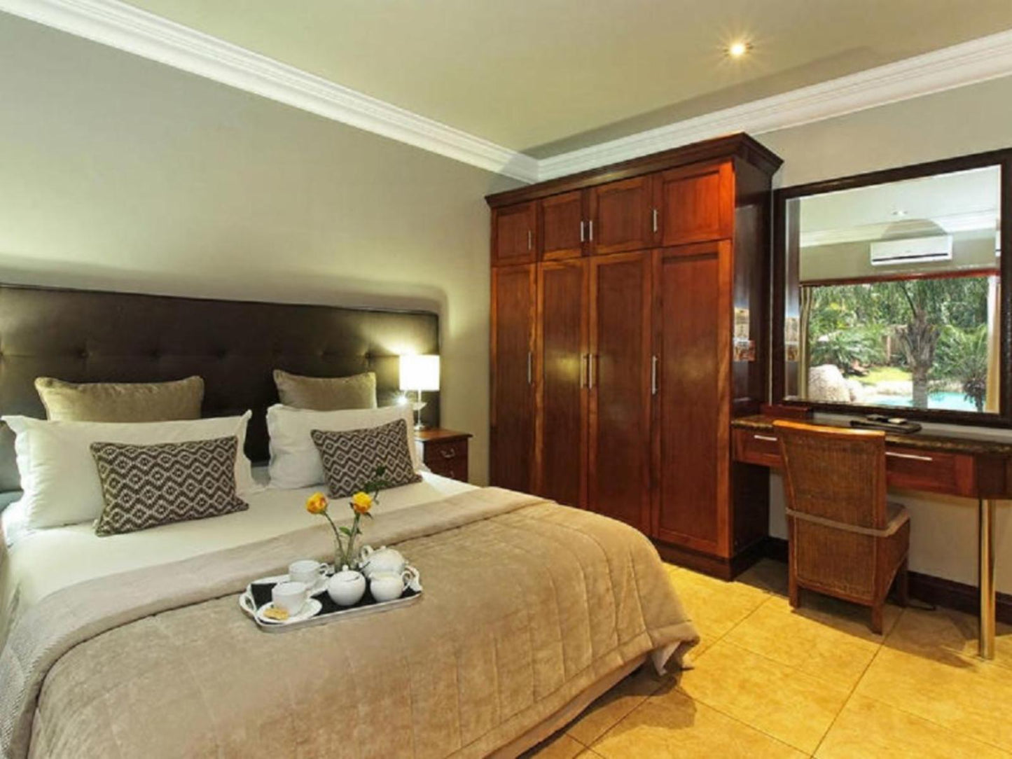 Deluxe Honeymoon Suite @ Ushaka Manor Guest House