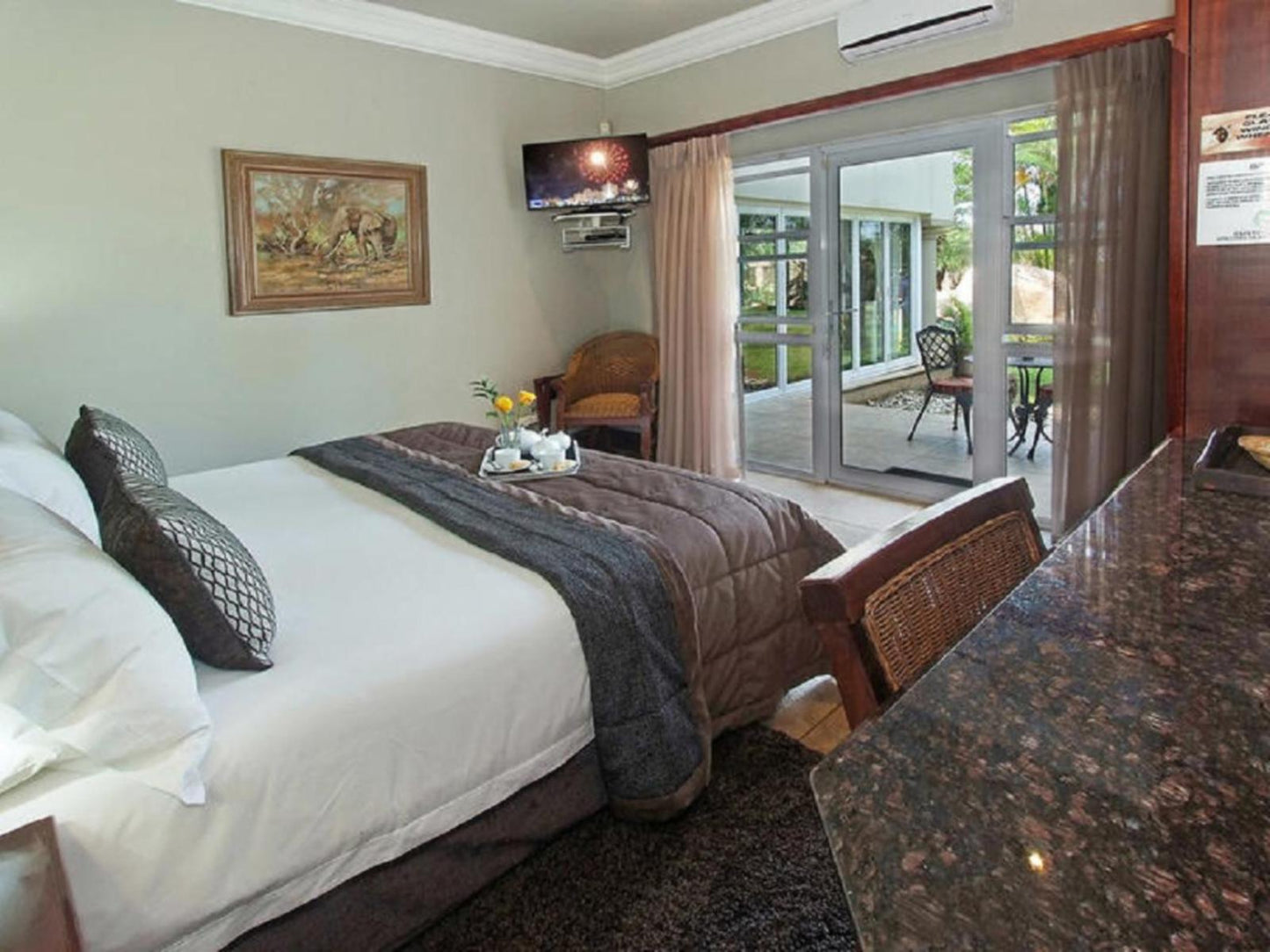 Deluxe Suite @ Ushaka Manor Guest House