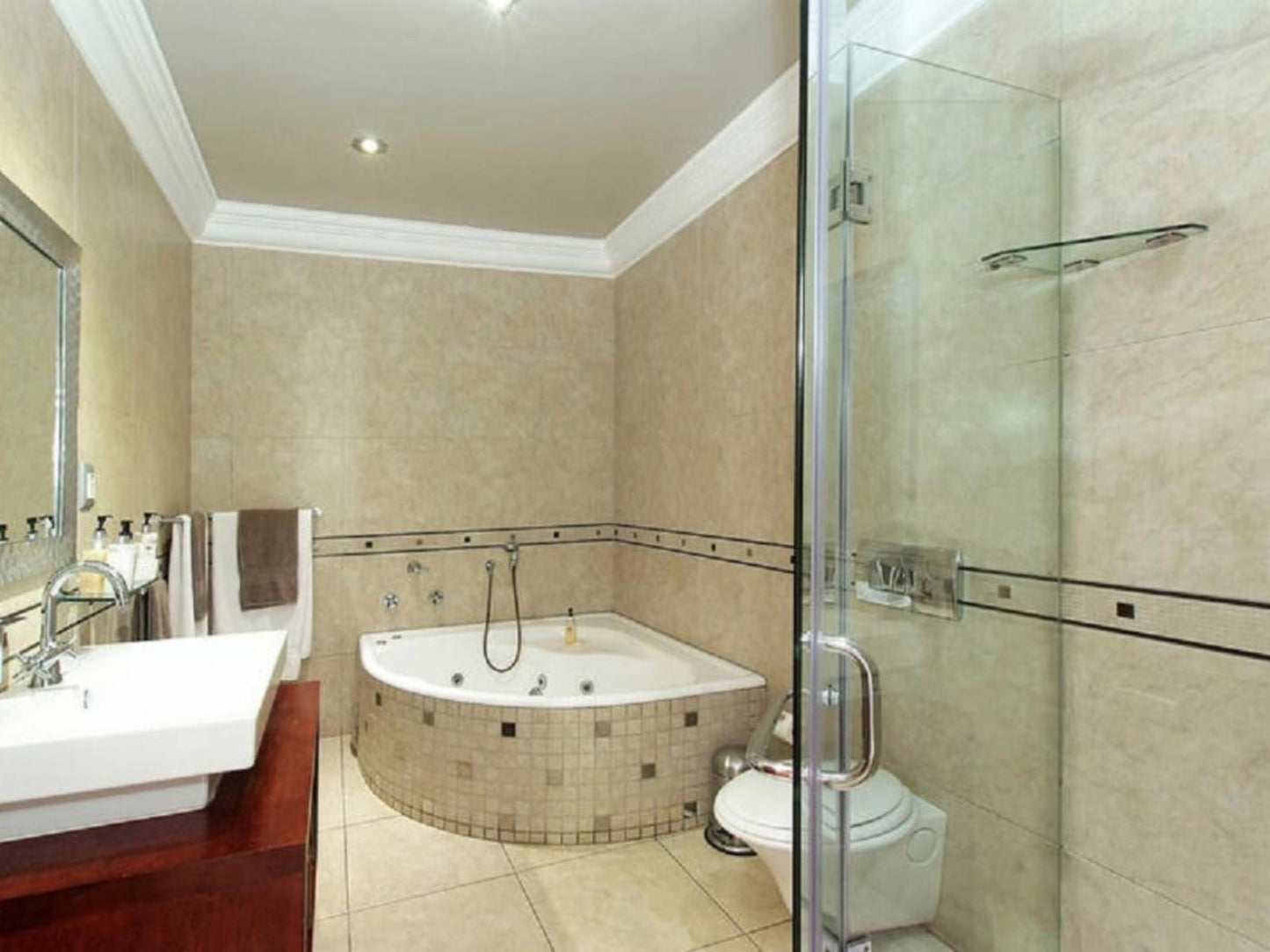 Executive Suite @ Ushaka Manor Guest House