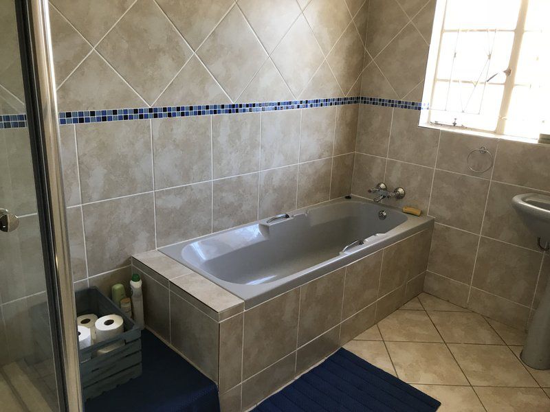 Vaaldam Sgt Pepper S Oranjeville Gauteng South Africa Bathroom