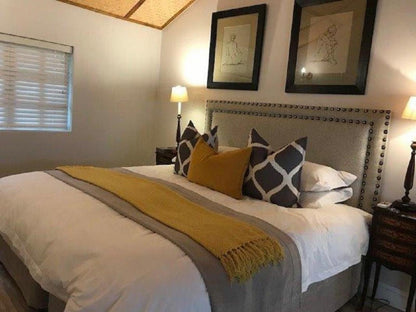 Valley Lodge, Luxury Garden Suites with sleeper Couch, Bedroom