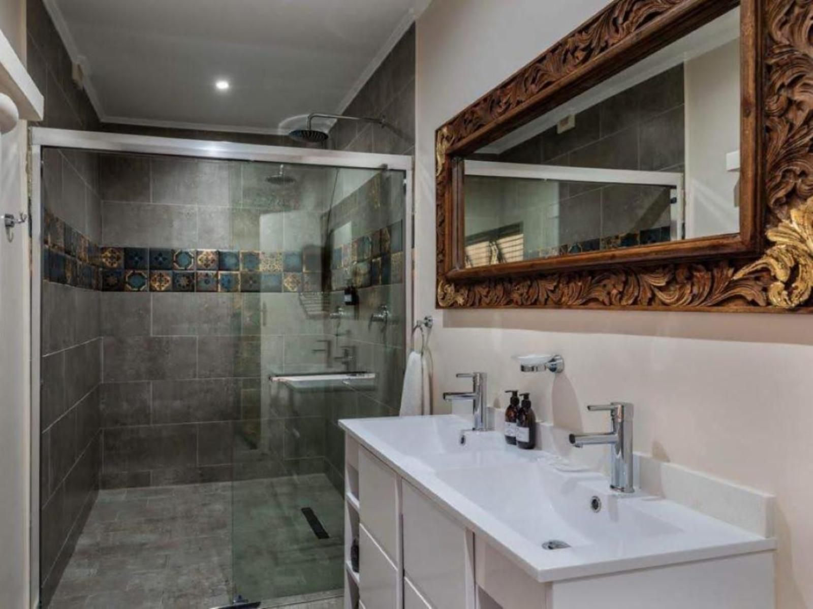 Valley Villa, Luxury King suite 1, Bathroom