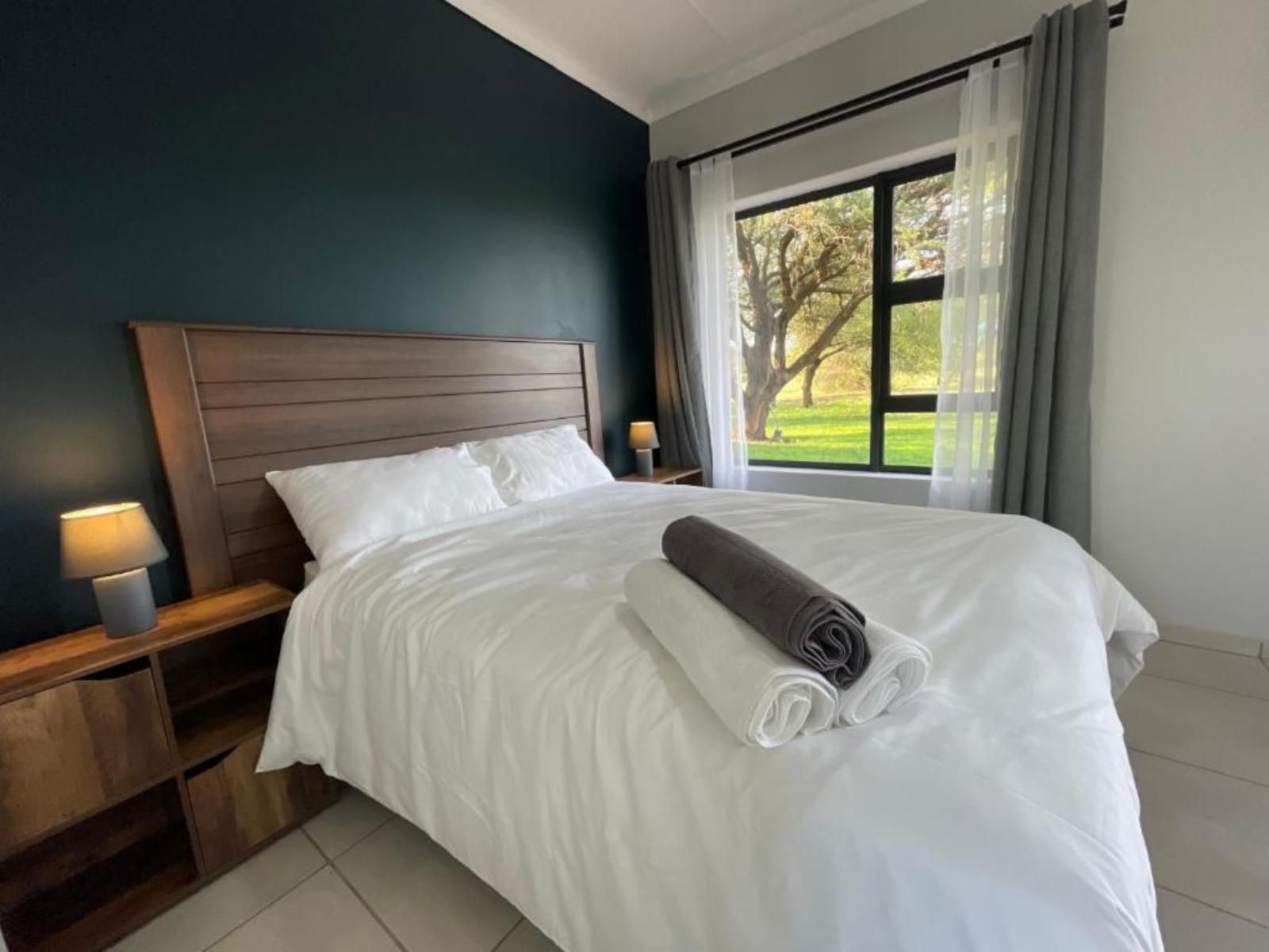 Valview Guest Lodge, Deluxe Queen Room Full En-Suite, Bedroom