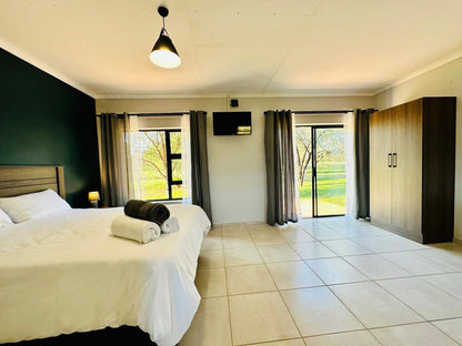 Valview Guest Lodge, Deluxe Queen Room Full En-Suite, Bedroom