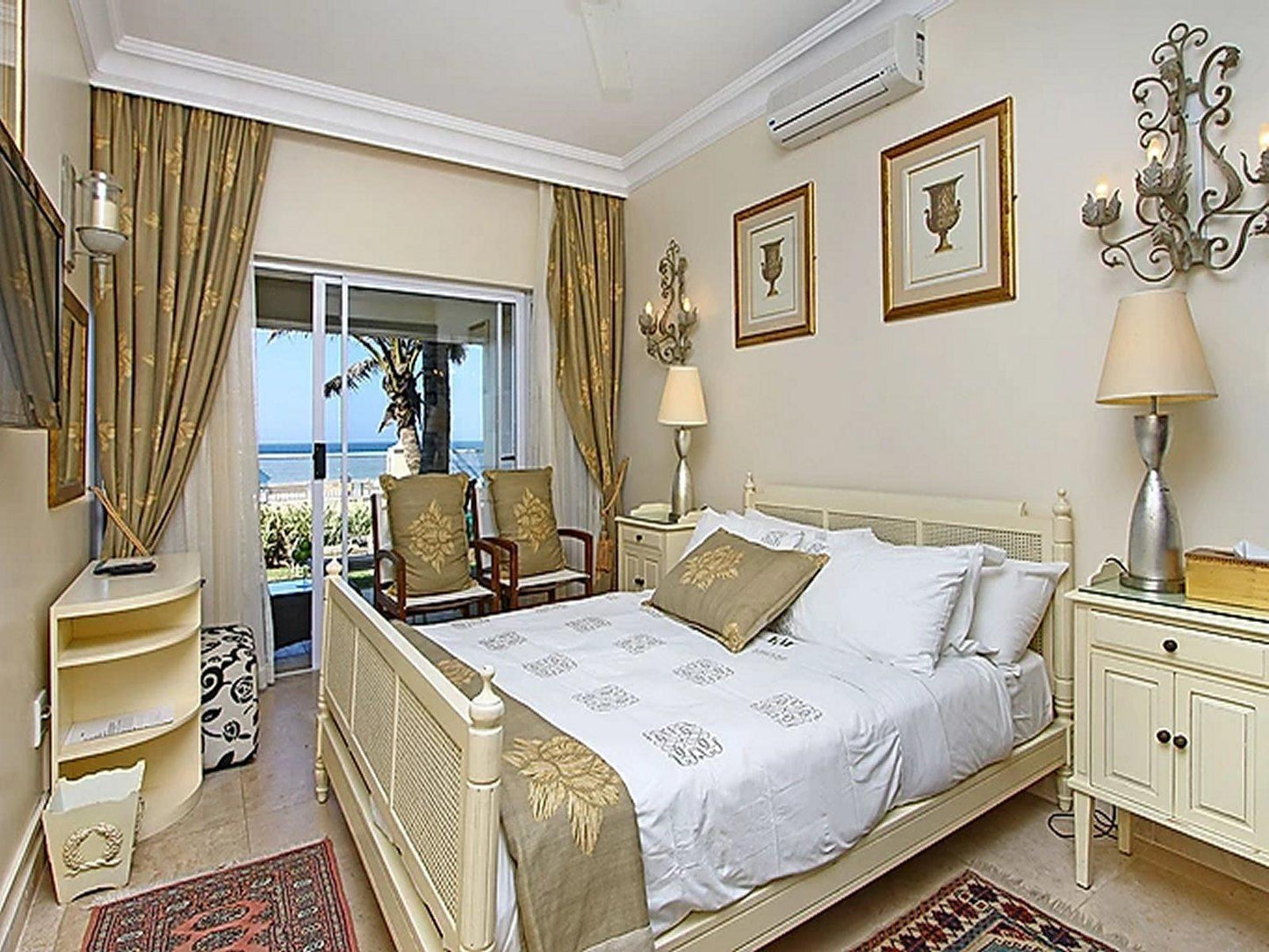 Luxury Double Room @ Vetho House