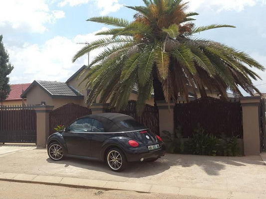 Vicky B Bed And Breakfast Mogwase Unit 4 Mogwase North West Province South Africa House, Building, Architecture, Palm Tree, Plant, Nature, Wood, Car, Vehicle