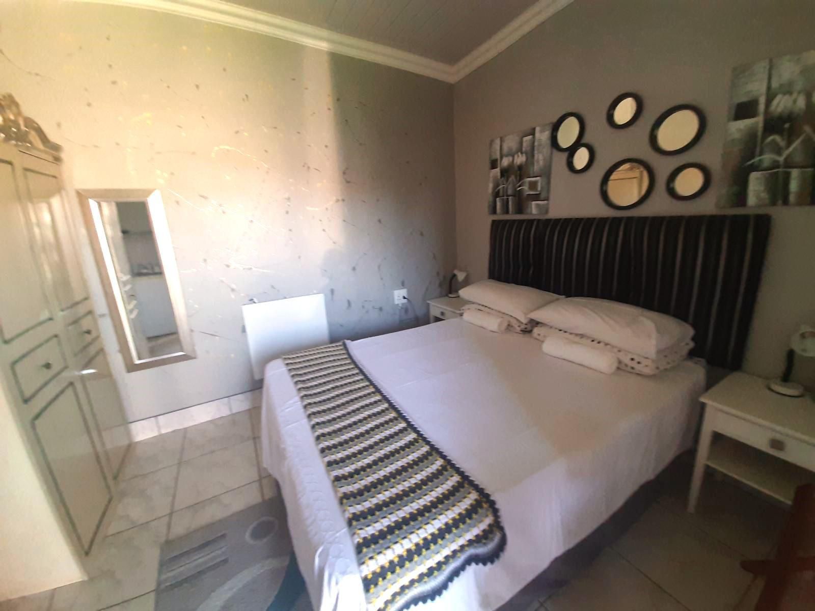 Vicky B Bed And Breakfast Mogwase Unit 4 Mogwase North West Province South Africa Bedroom