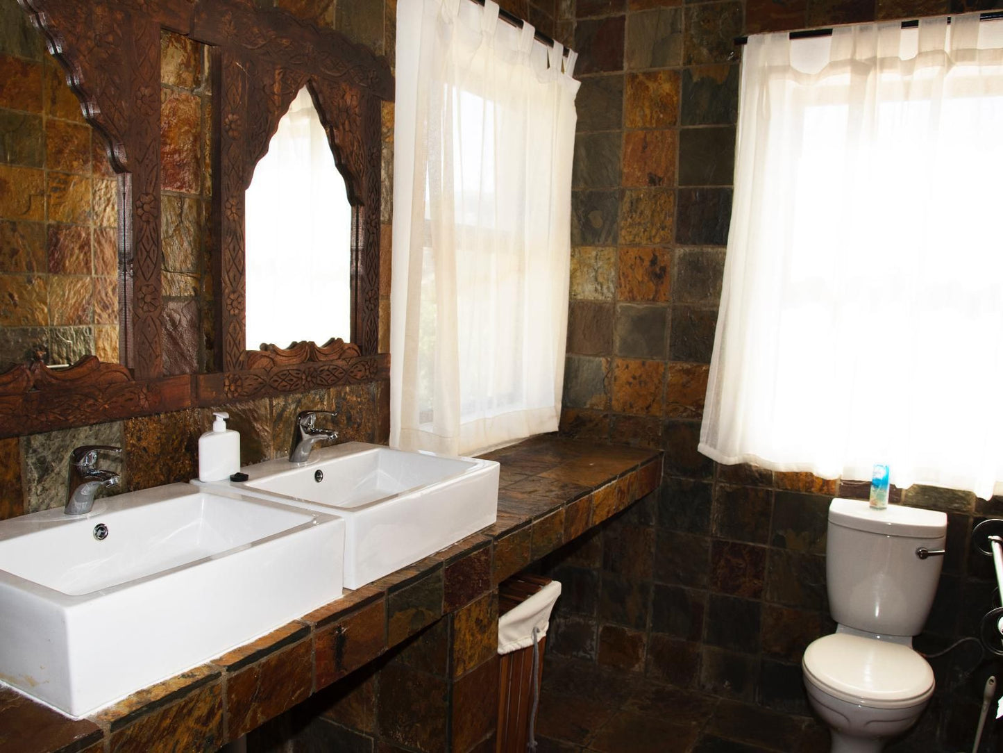 Villa Castellos, Villa Vincente, Bathroom