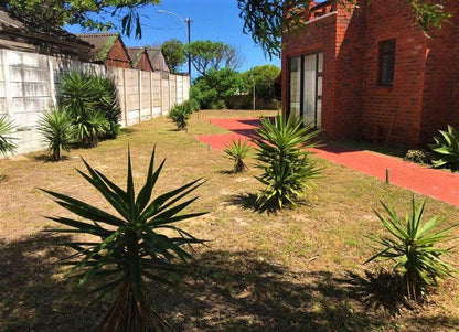 Villa African Queen Jeffreys Bay Eastern Cape South Africa House, Building, Architecture, Palm Tree, Plant, Nature, Wood, Garden