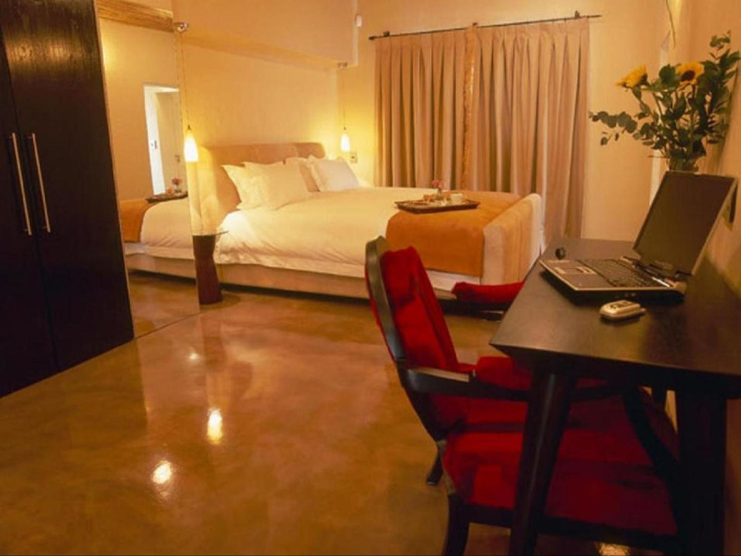 African Suite @ Villa Honeywood Guest House