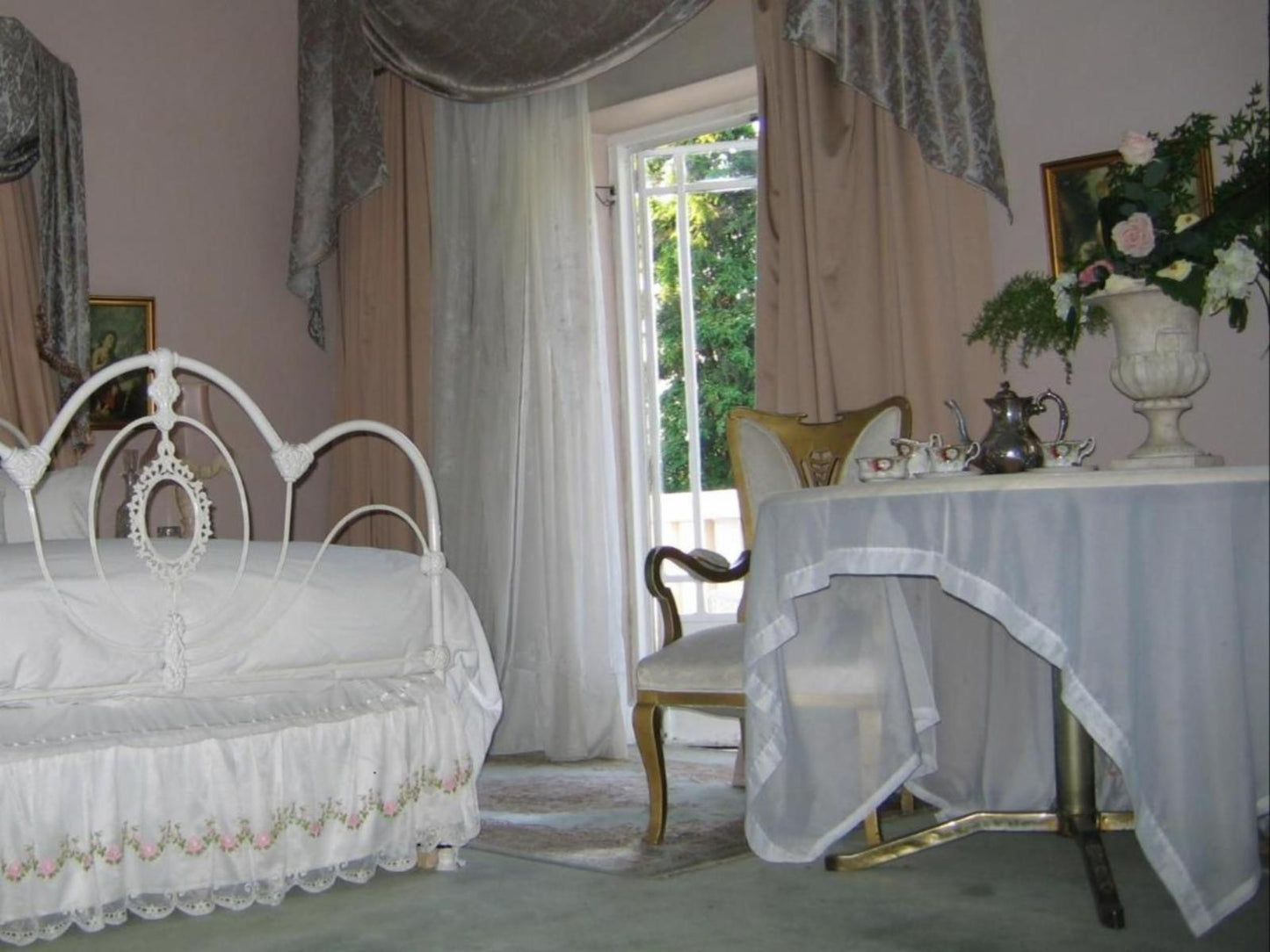 Victorian Bridal Suite @ Villa Victoria Executive Guesthouse