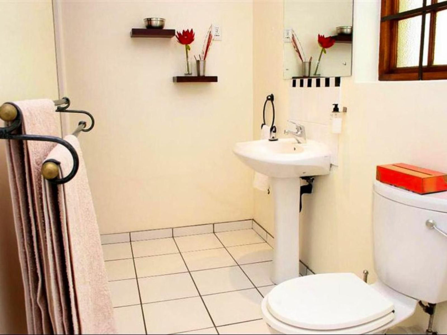 Vj S Guest House Uitenhage Eastern Cape South Africa Colorful, Bathroom