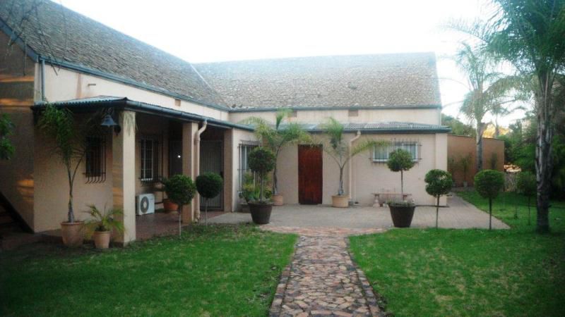 Voorsorg Guest House And Cottages Vredendal Western Cape South Africa Building, Architecture, Half Timbered House, House, Garden, Nature, Plant, Living Room