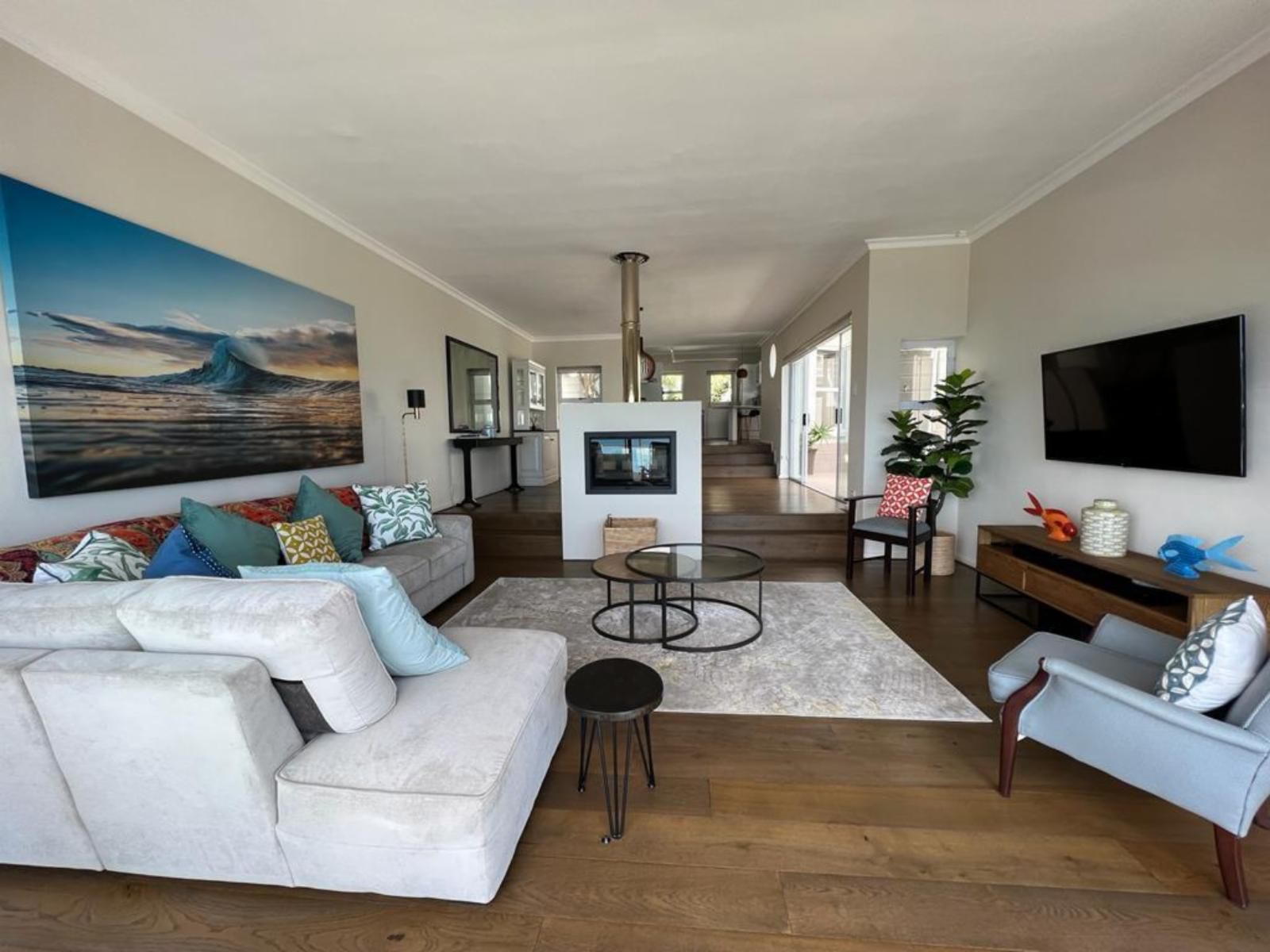 Walker Bay Whale Watching Villa, Living Room