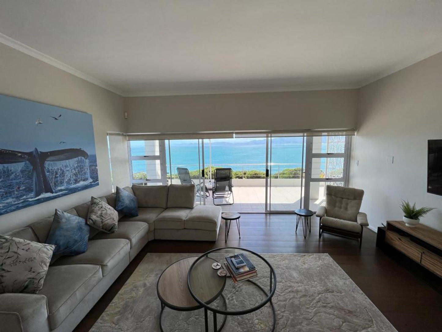 Walker Bay Whale Watching Villa, Living Room