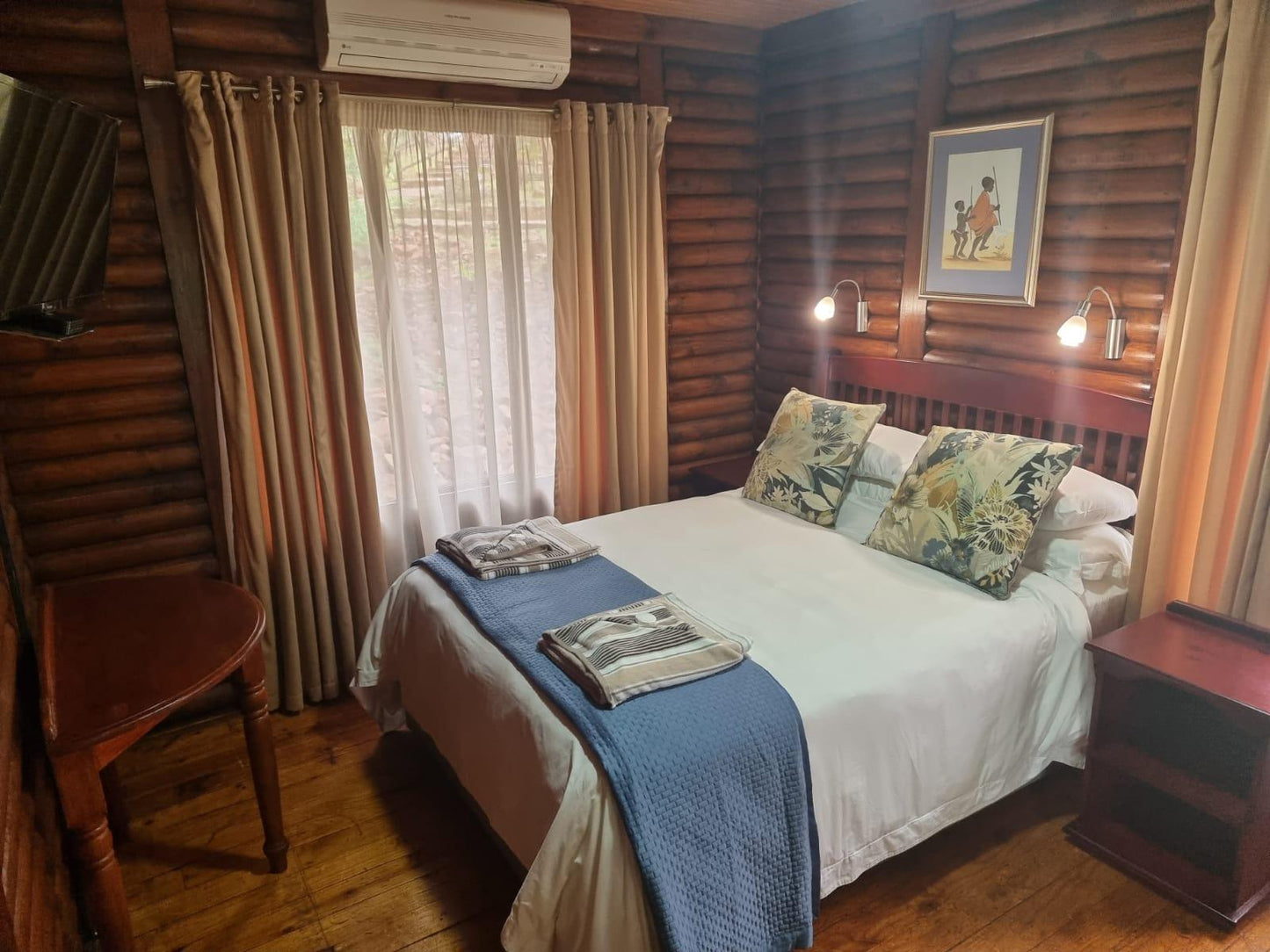 2 sleeper Log Cabins @ Waterfall Safari Lodge