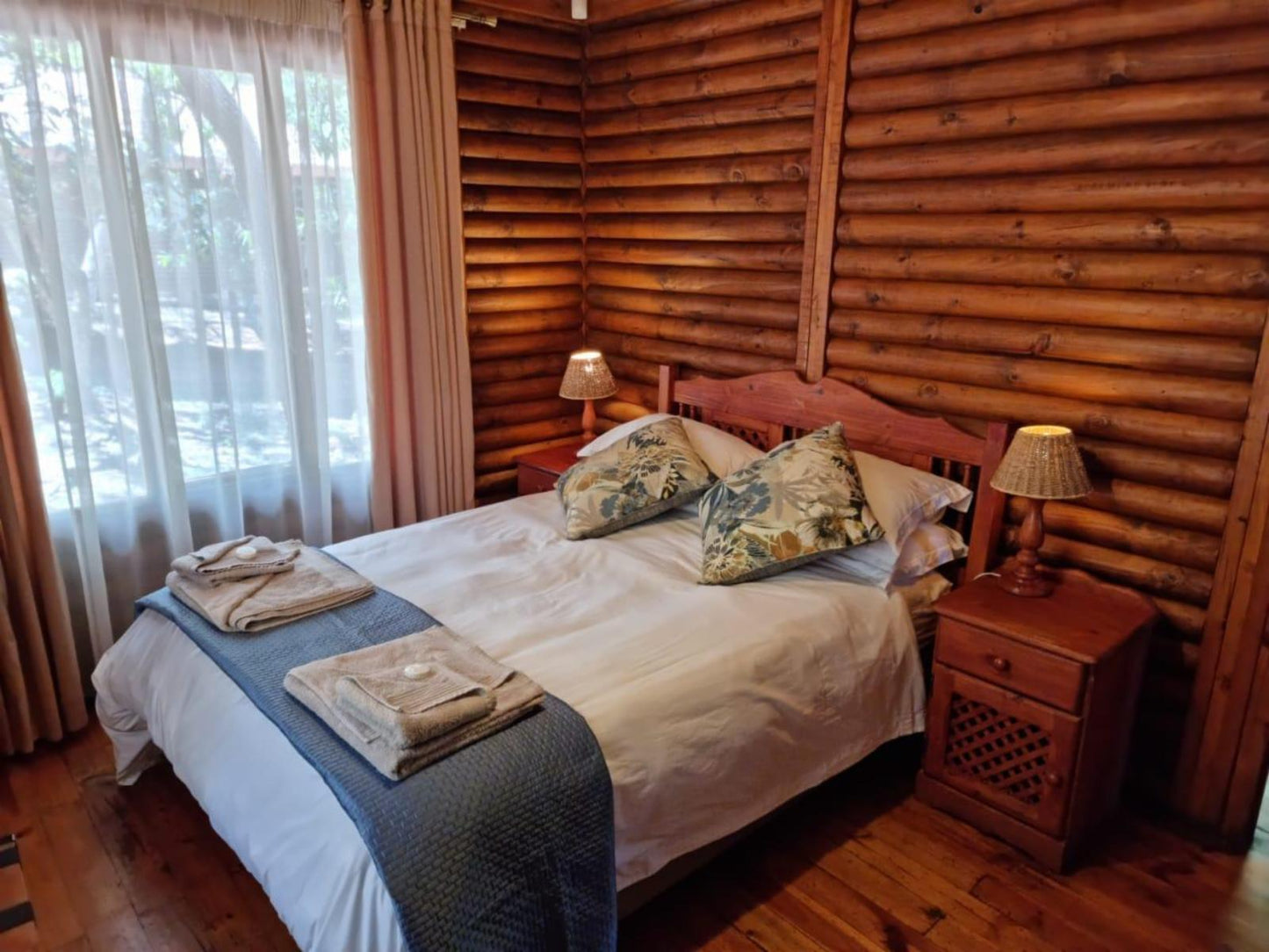 2 sleeper Log Cabins @ Waterfall Safari Lodge