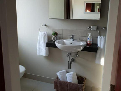 Waterfront Lagoon Terrace Nr 17 Knysna Western Cape South Africa Unsaturated, Bathroom