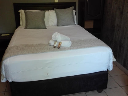 Standard Room Double Bed @ Waterside Lodge