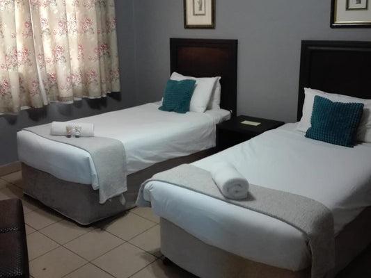 Standard Room Single Beds @ Waterside Lodge