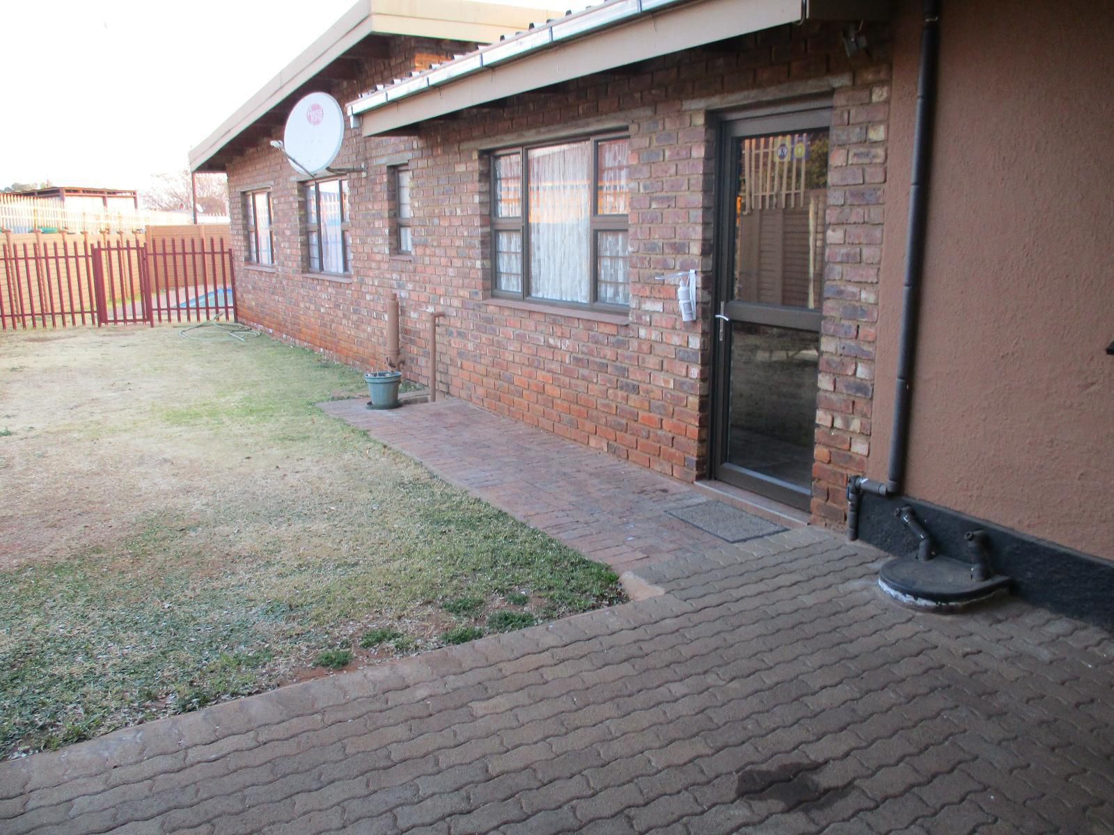 White Rose Guest House Vanderbijlpark Gauteng South Africa Unsaturated, House, Building, Architecture, Brick Texture, Texture