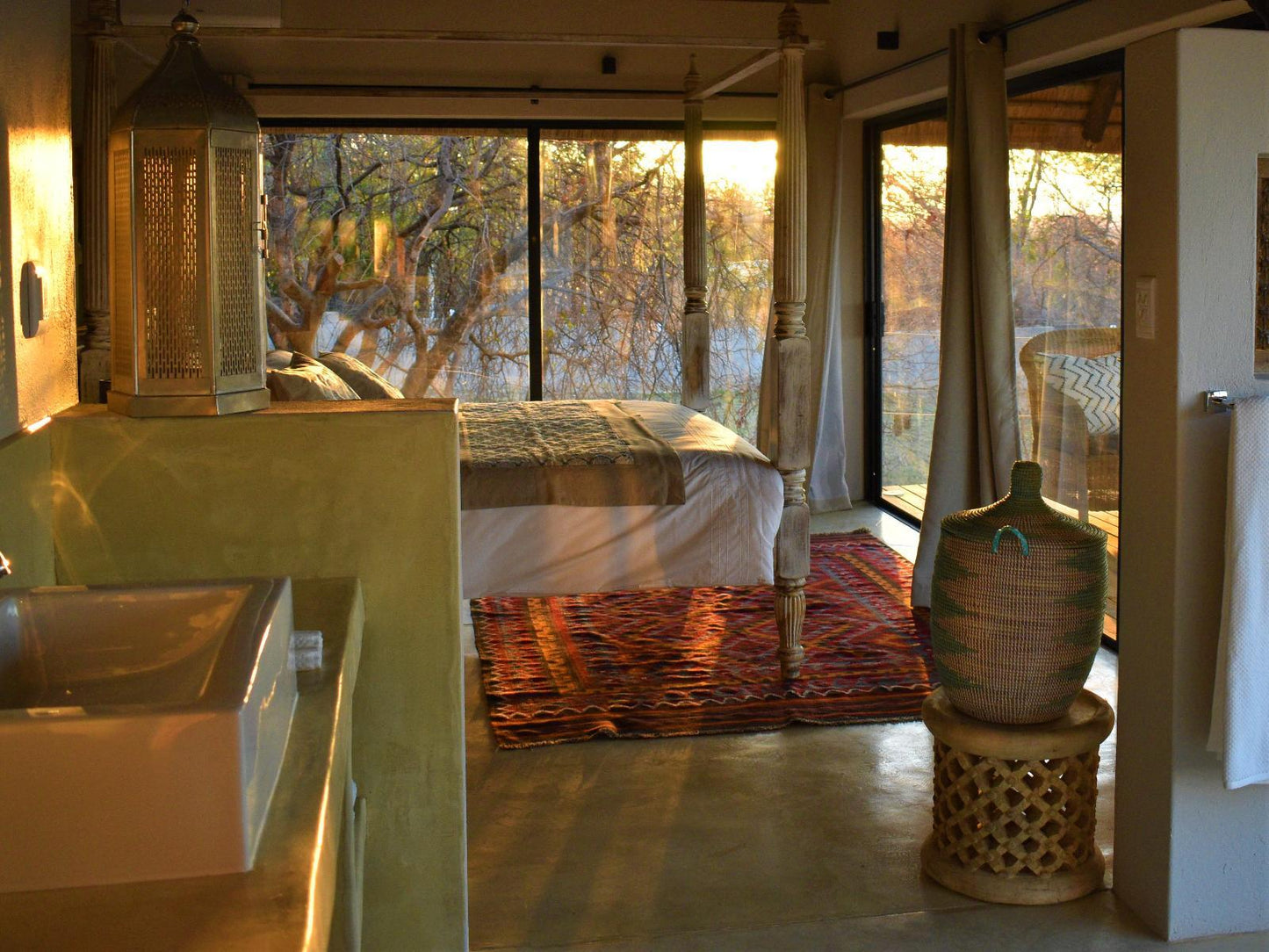 Luxury Baobab Tree Cottage @ The Wild Blue Lodge  Safari & Spa