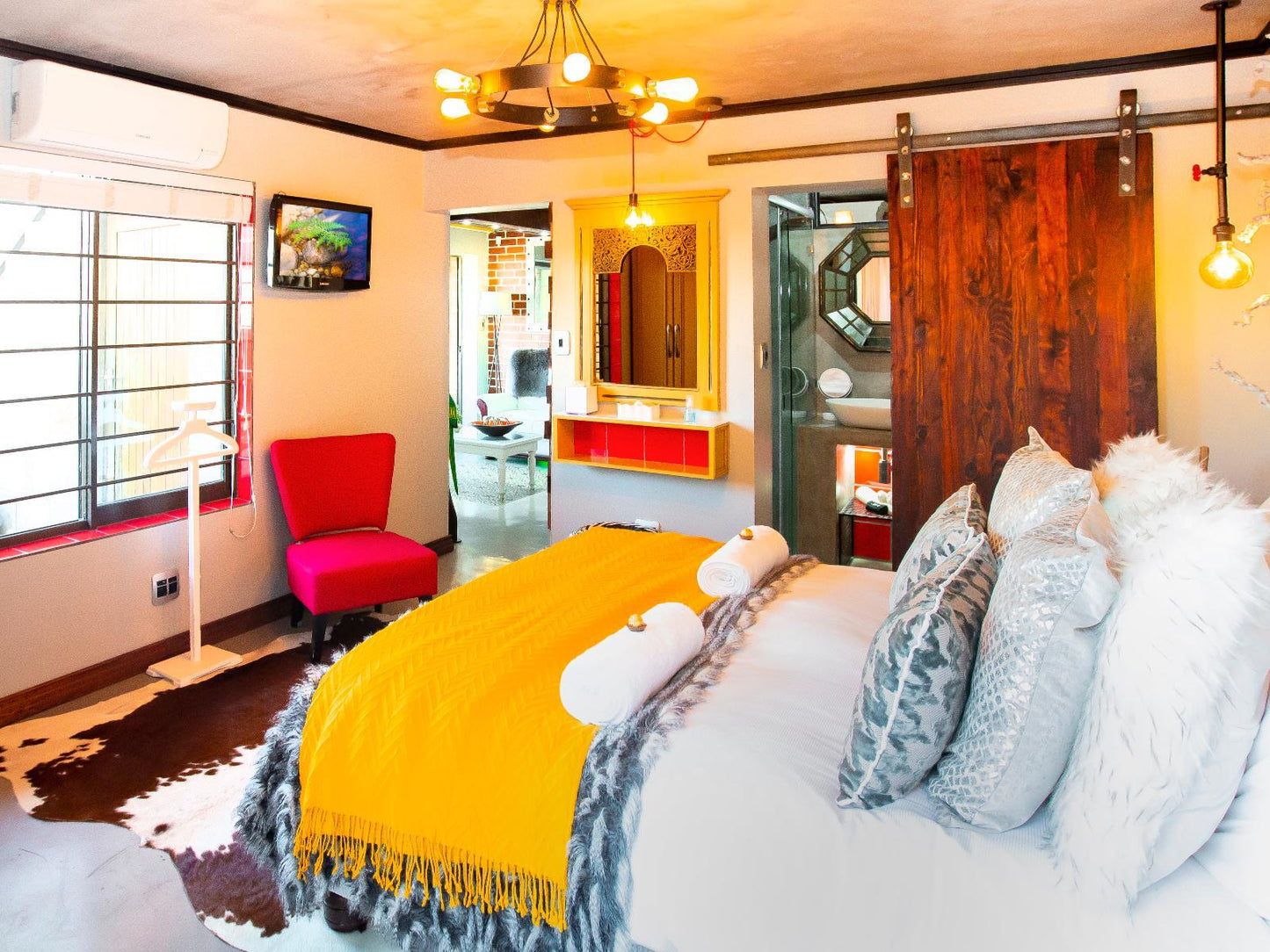 Afro-Chic Queen Suite @ Wilderness Waters Luxury Suites