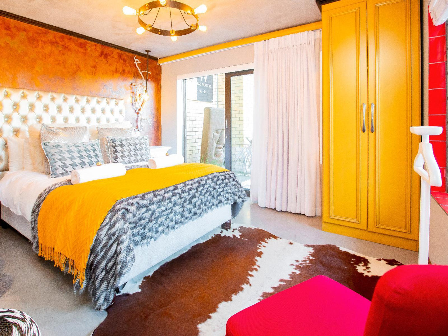 Afro-Chic Queen Suite @ Wilderness Waters Luxury Suites