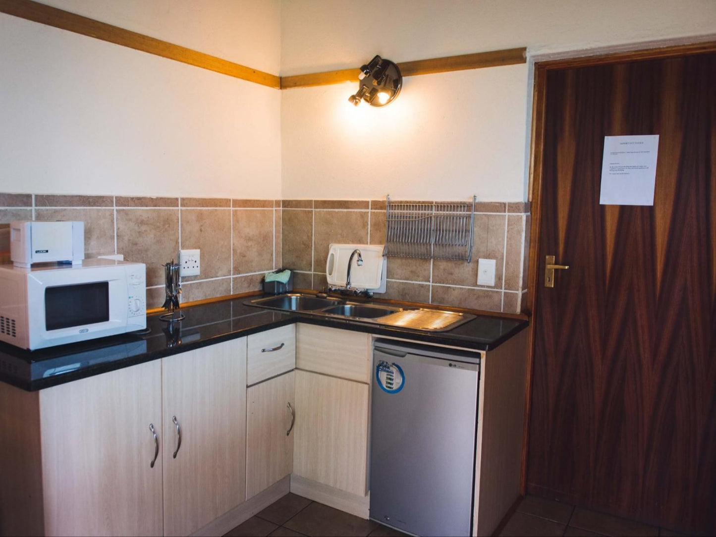 Wildthingz Bush Lodge, Family Chalet Type 2, Kitchen