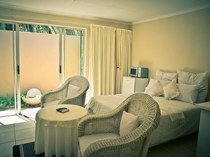 Luxury Double Room with Bath @ Wille Garden Flair Guesthouse