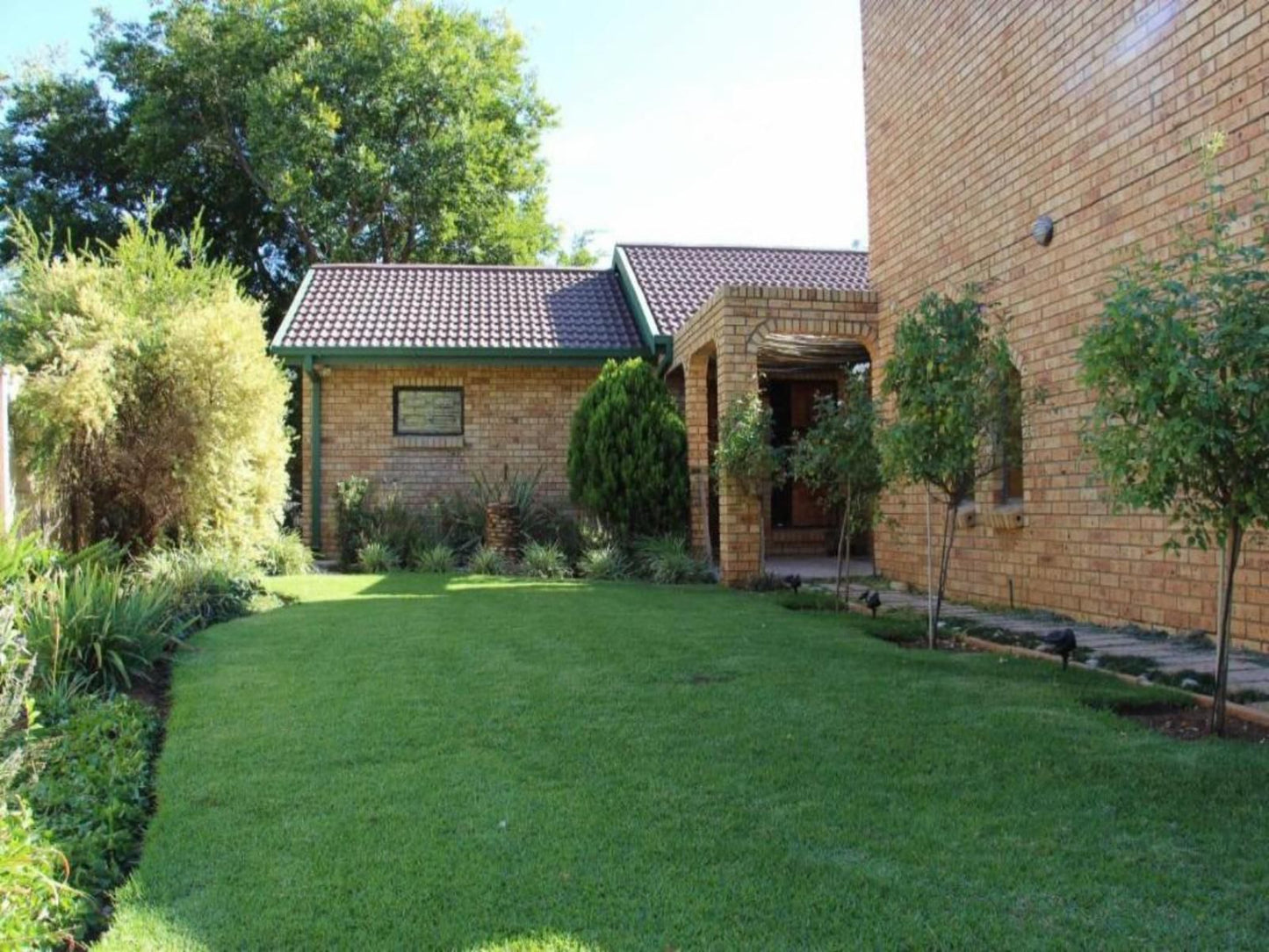 Windmill Guest House Bloemfontein, House, Building, Architecture, Brick Texture, Texture, Garden, Nature, Plant