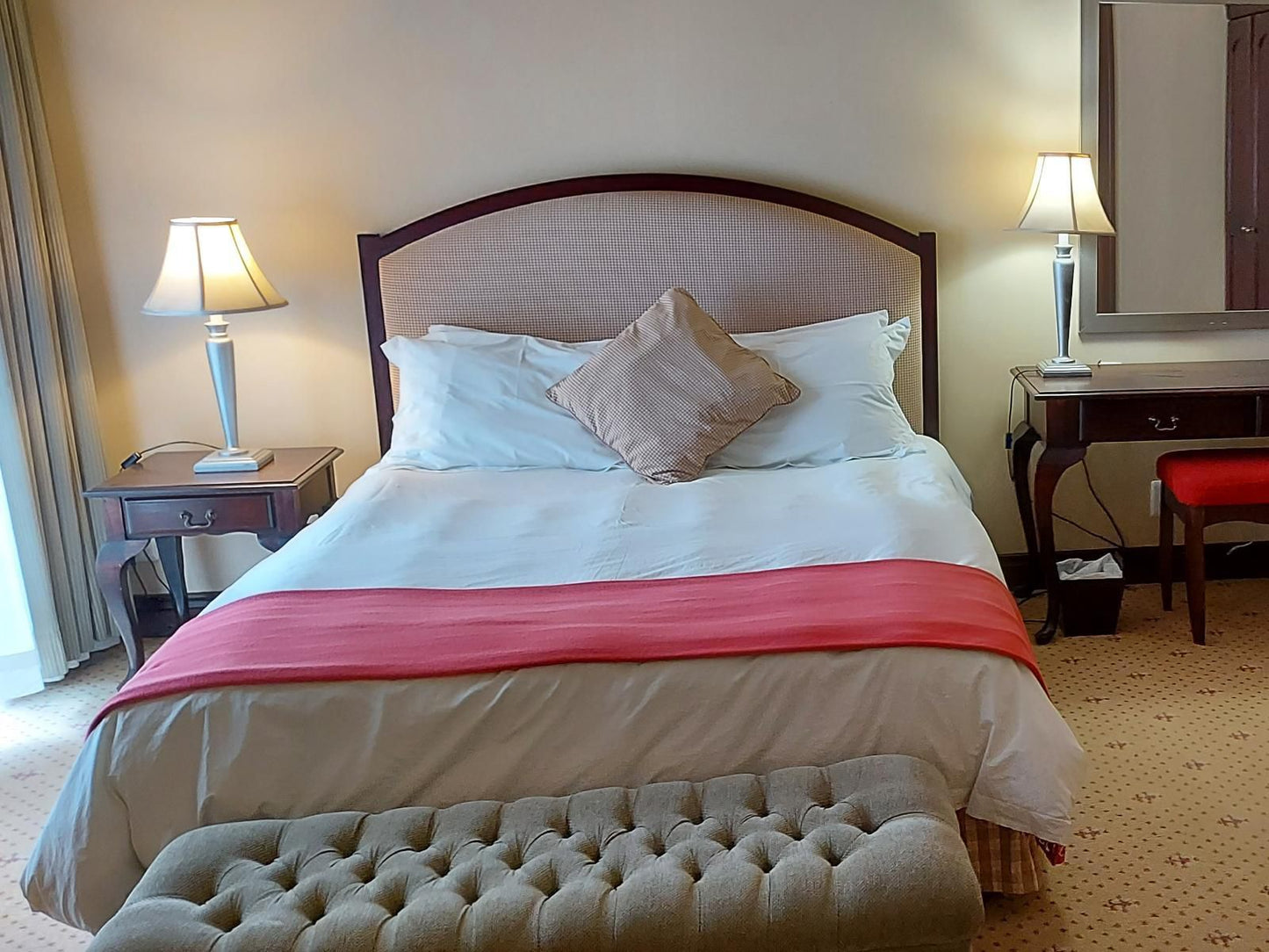 Windmill Lodge, Classic Suite, Bedroom