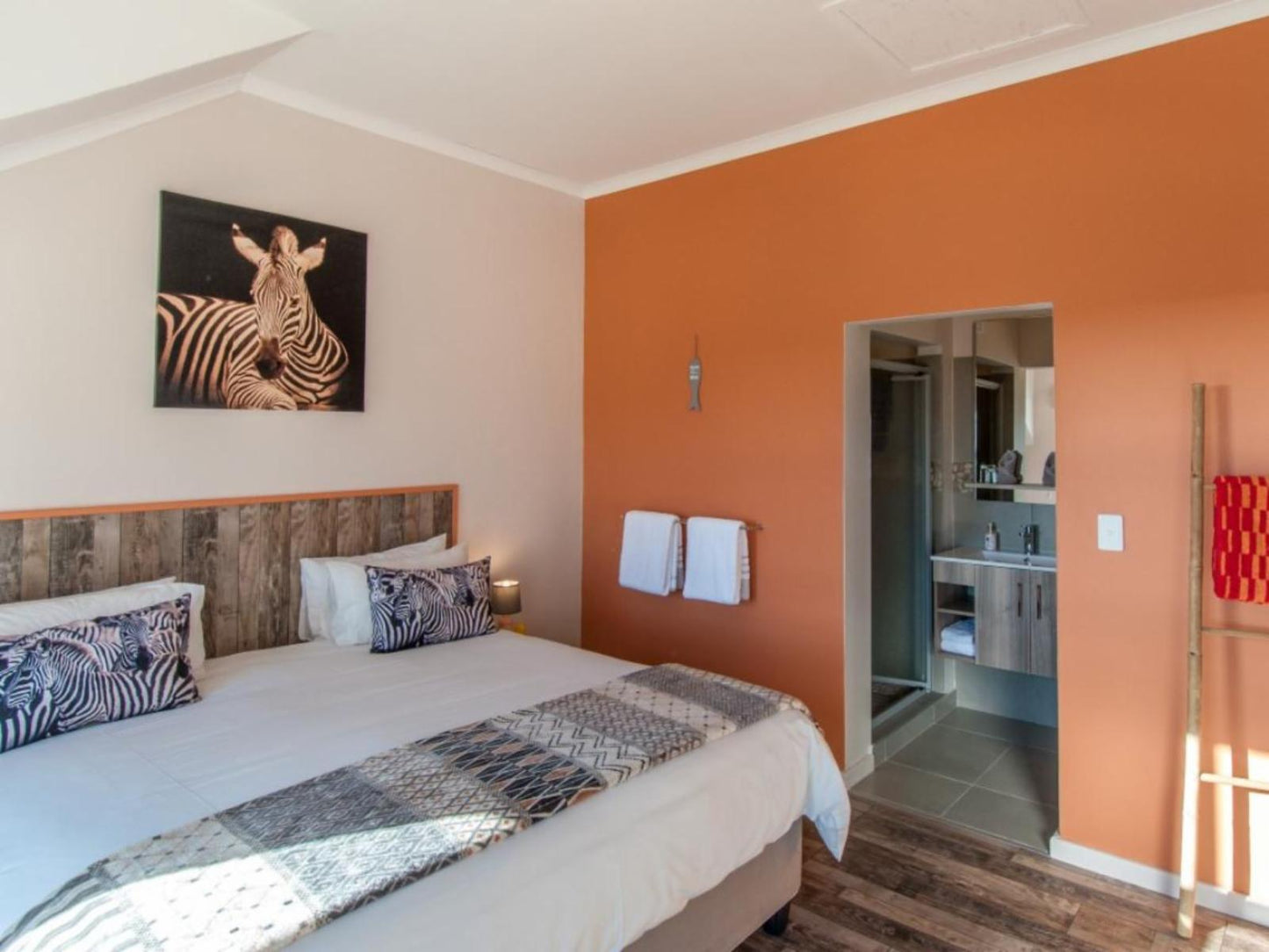 Luxury Suite - Ocean and Mountain View @ Wind-Rose Guest House