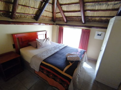 6 SLEEPER THATCHED UNIT @ Woelwaters Holiday Resort