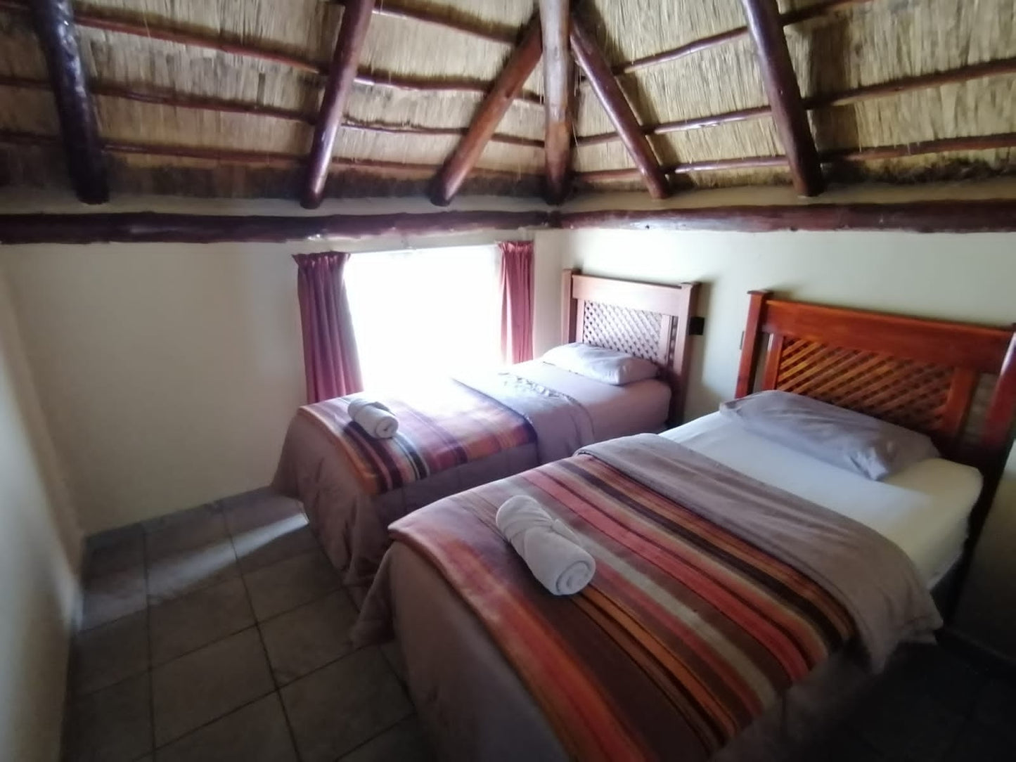 6 SLEEPER THATCHED UNIT @ Woelwaters Holiday Resort