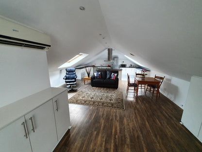 Self Cater Loft Apartment 2 Bed 2 Bath @ Woodbridge Lodge