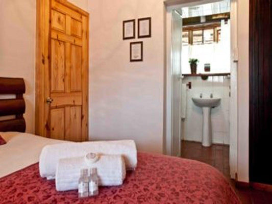 1 x Double 1 x Single bed with shower @ Woodpecker Inn