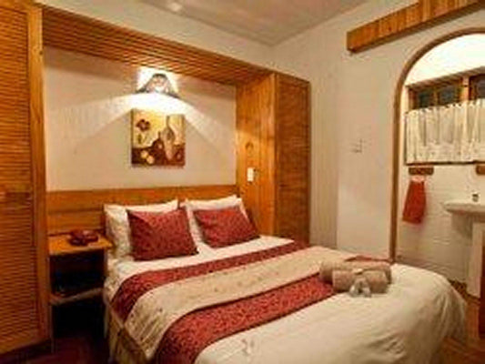 1 x Double Bed with Shower @ Woodpecker Inn