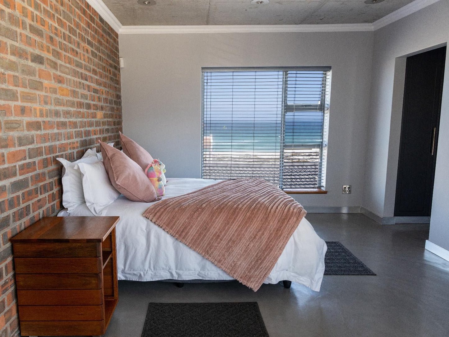 Yzerfontein Beach Accommodation, Five-bedroom Self-catering Villa, Bedroom