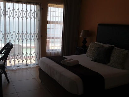 Queen Room to Pool with Sea View @ Zimbali View Eco Guest House