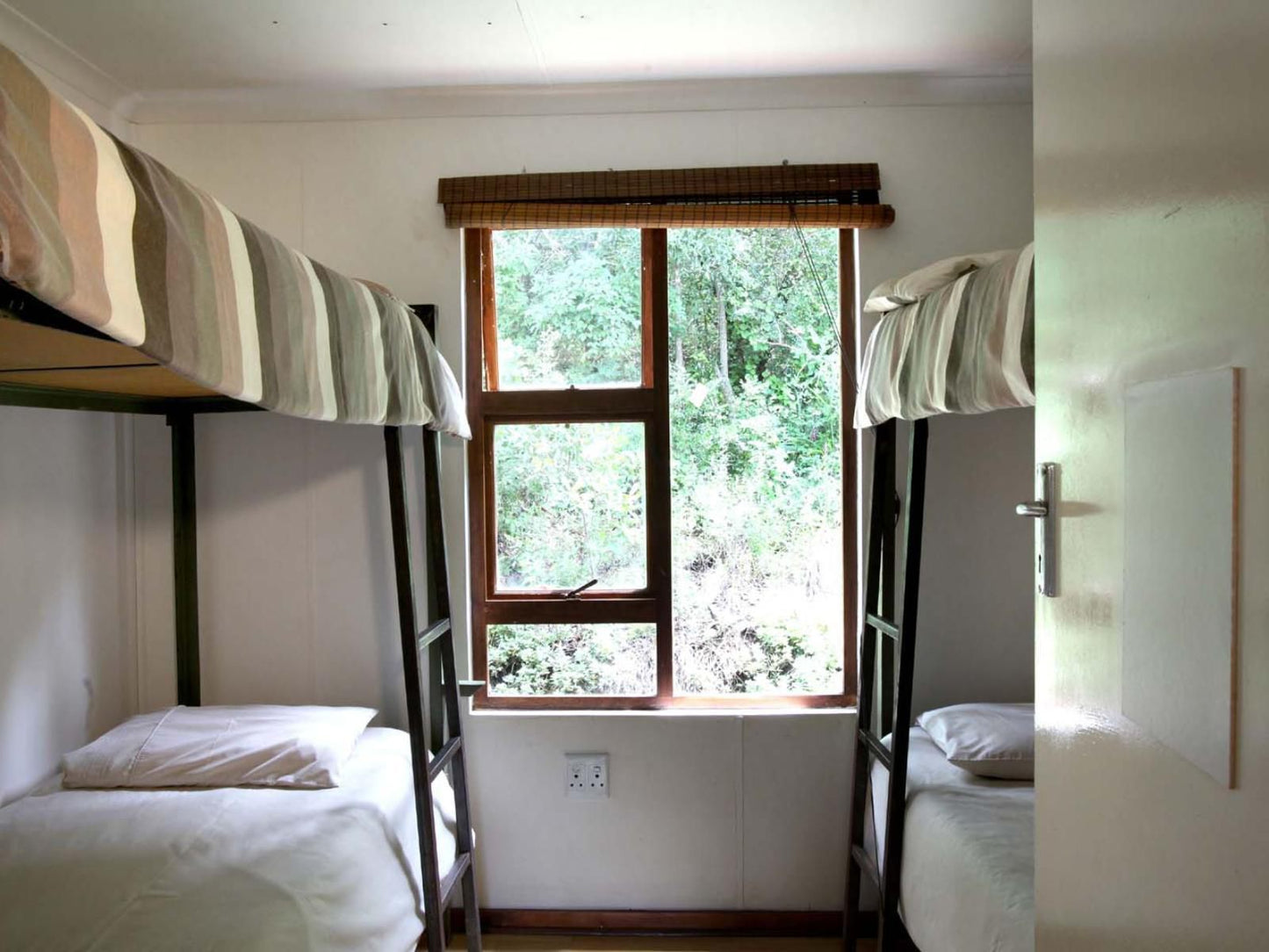 Zongororo Mountain Lodge, Die Herberg, Window, Architecture, Bedroom