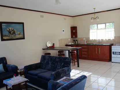 Zovu Elephant Lodge, Hippo Family Room, Living Room